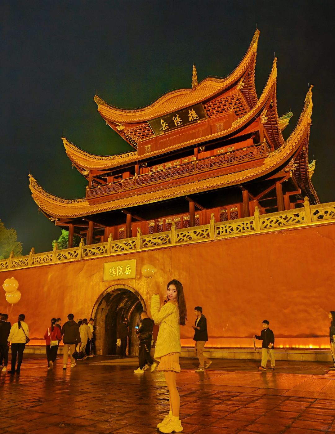 Changsha-Yueyang Tower in Hunan, there will be lights and NPC performances at night!