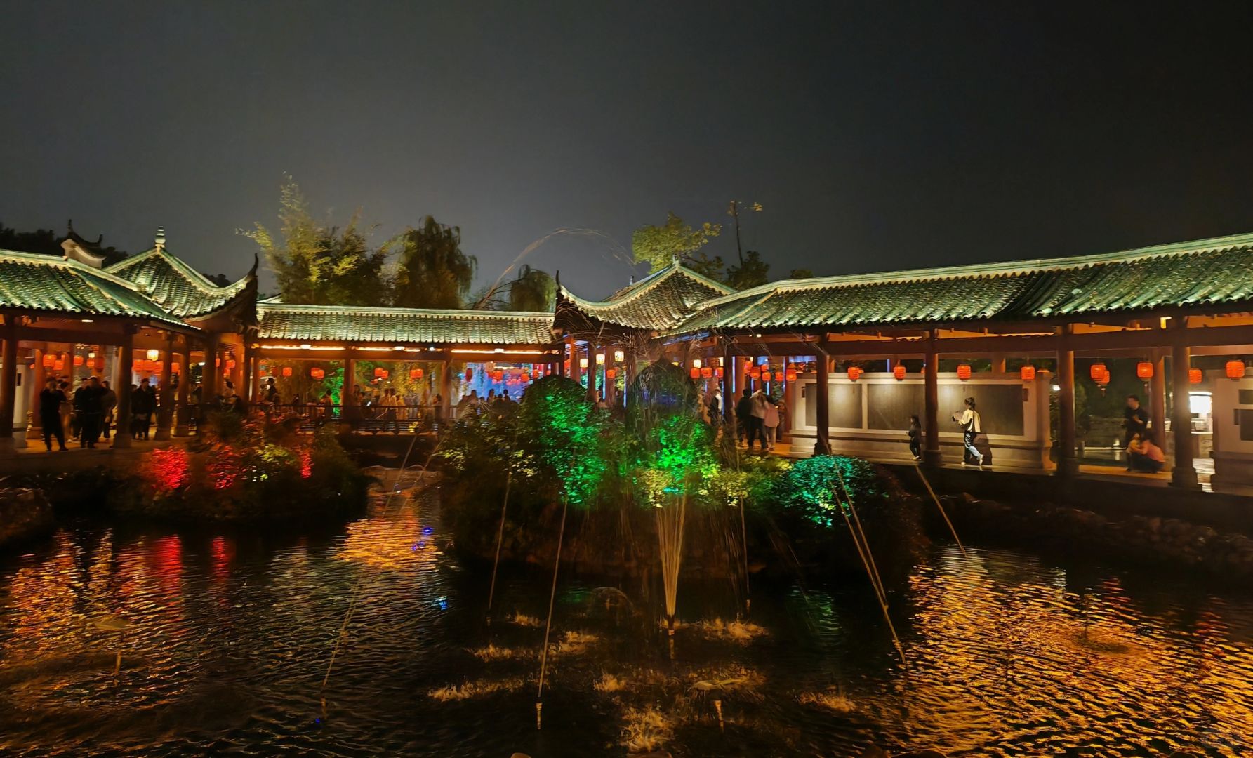 Changsha-Yueyang Tower in Hunan, there will be lights and NPC performances at night!