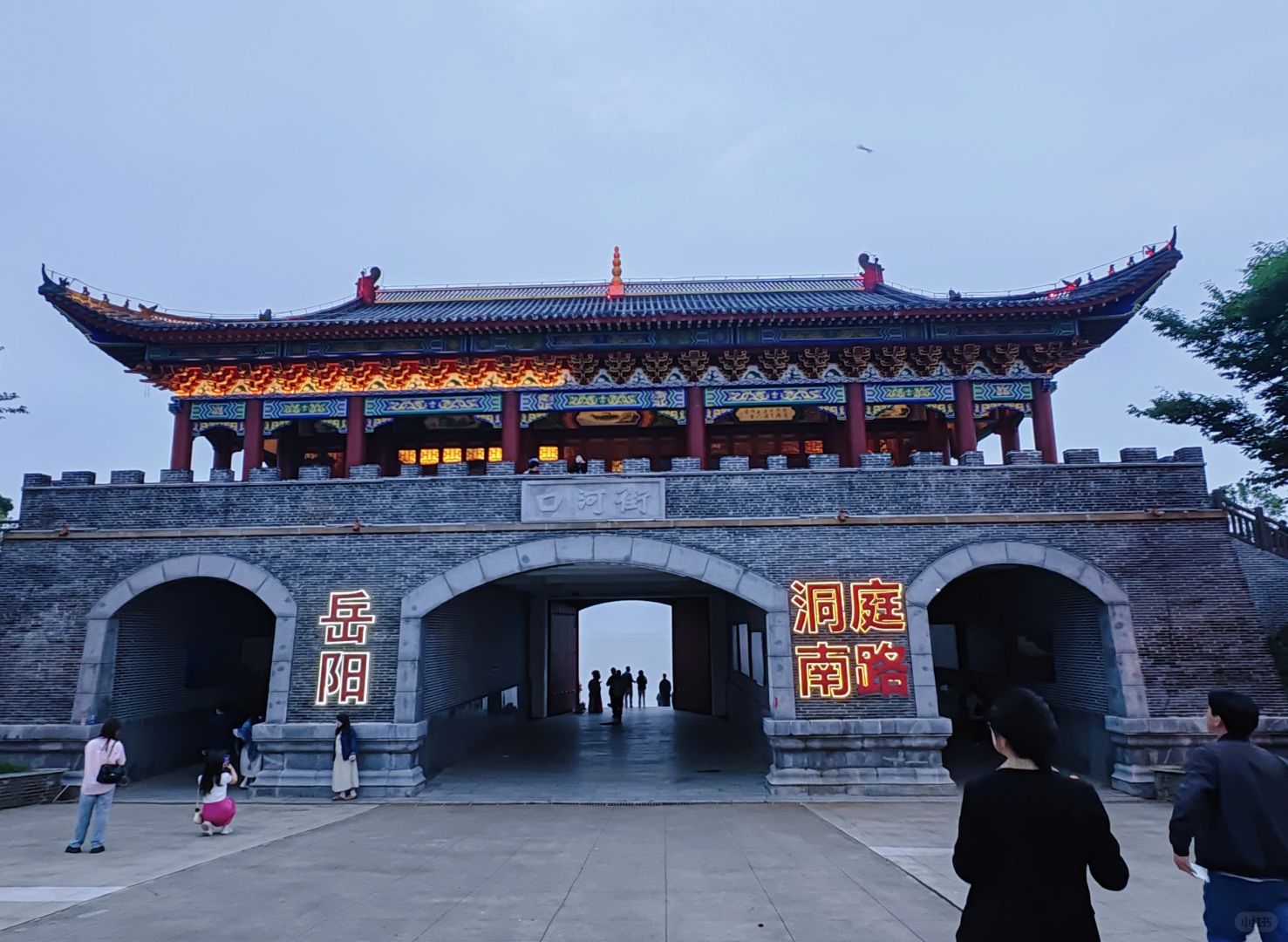 Changsha-Yueyang Tower in Hunan, there will be lights and NPC performances at night!