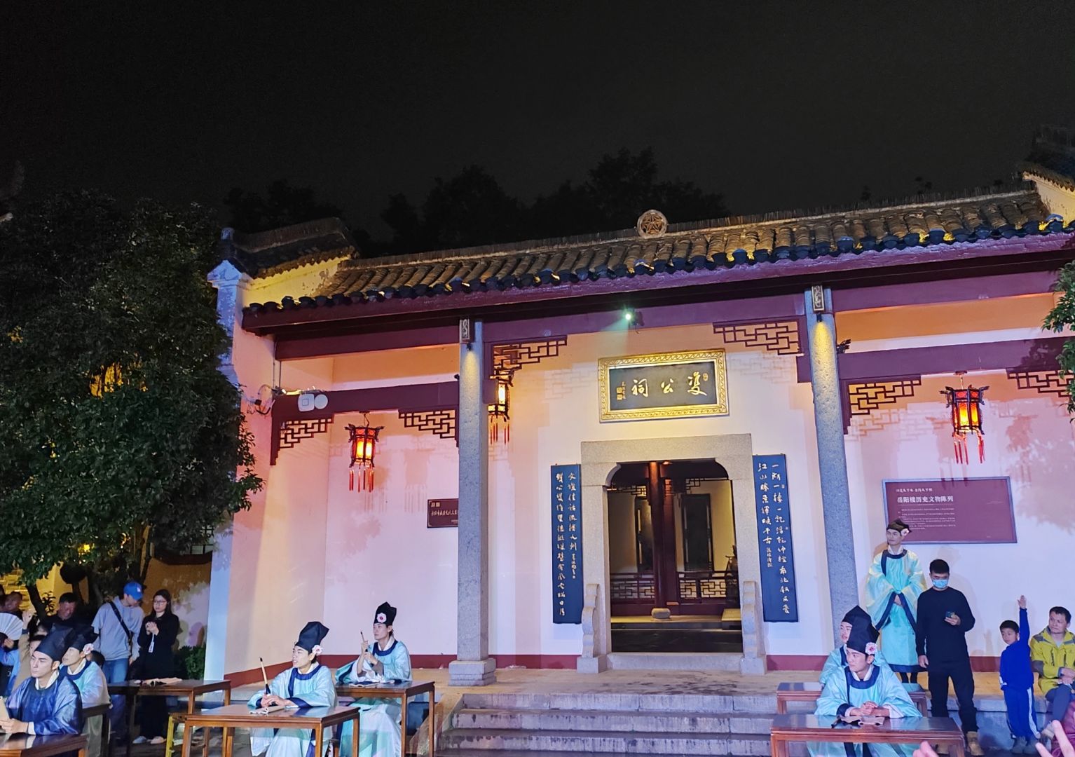 Changsha-Yueyang Tower in Hunan, there will be lights and NPC performances at night!