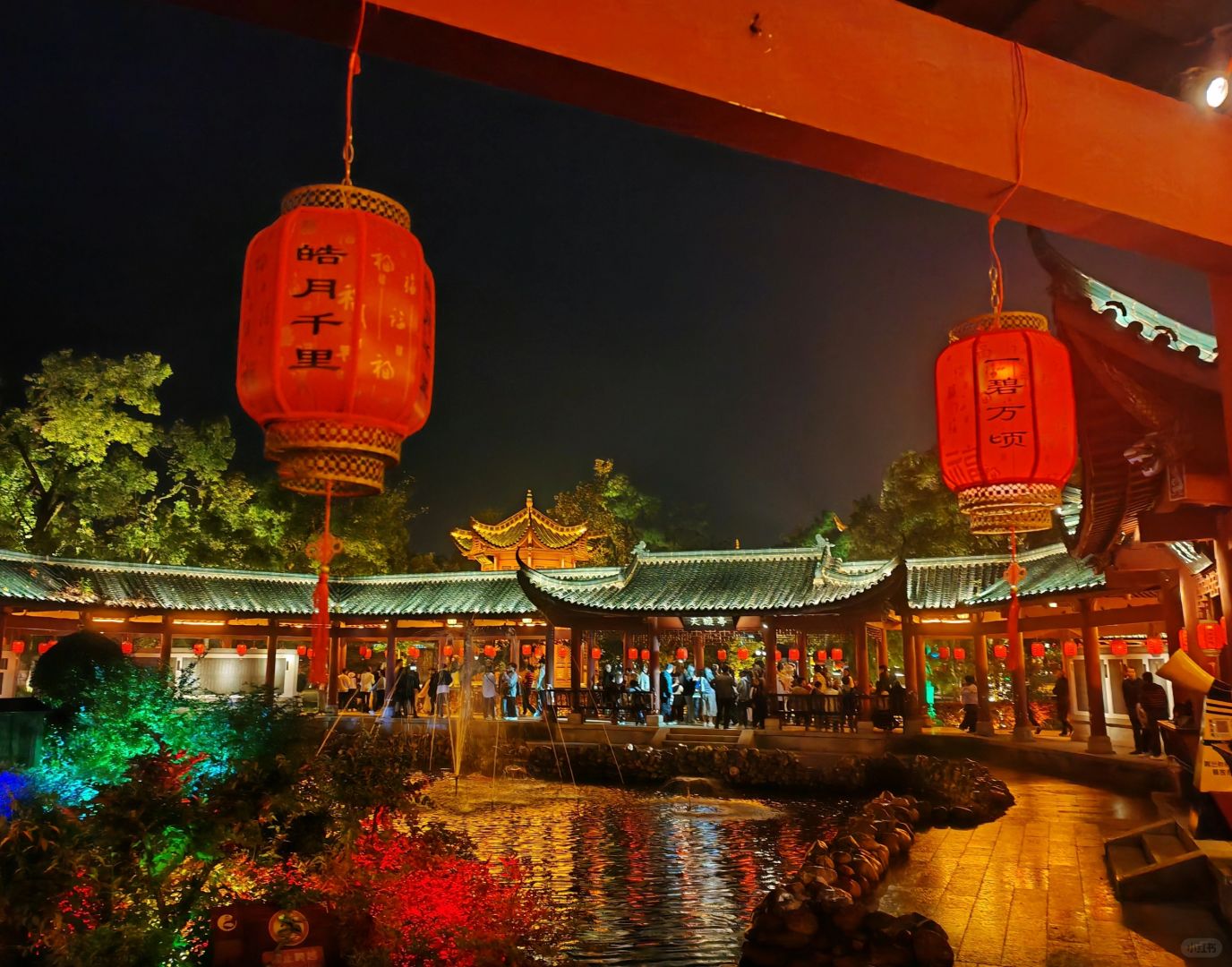 Changsha-Yueyang Tower in Hunan, there will be lights and NPC performances at night!