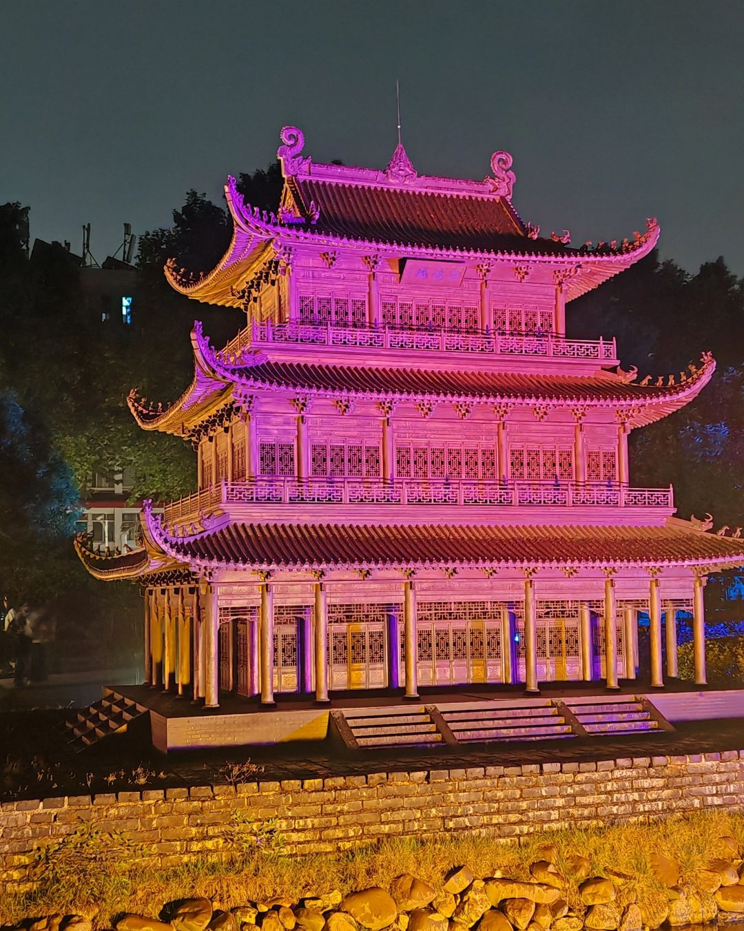 Changsha-Yueyang Tower in Hunan, there will be lights and NPC performances at night!