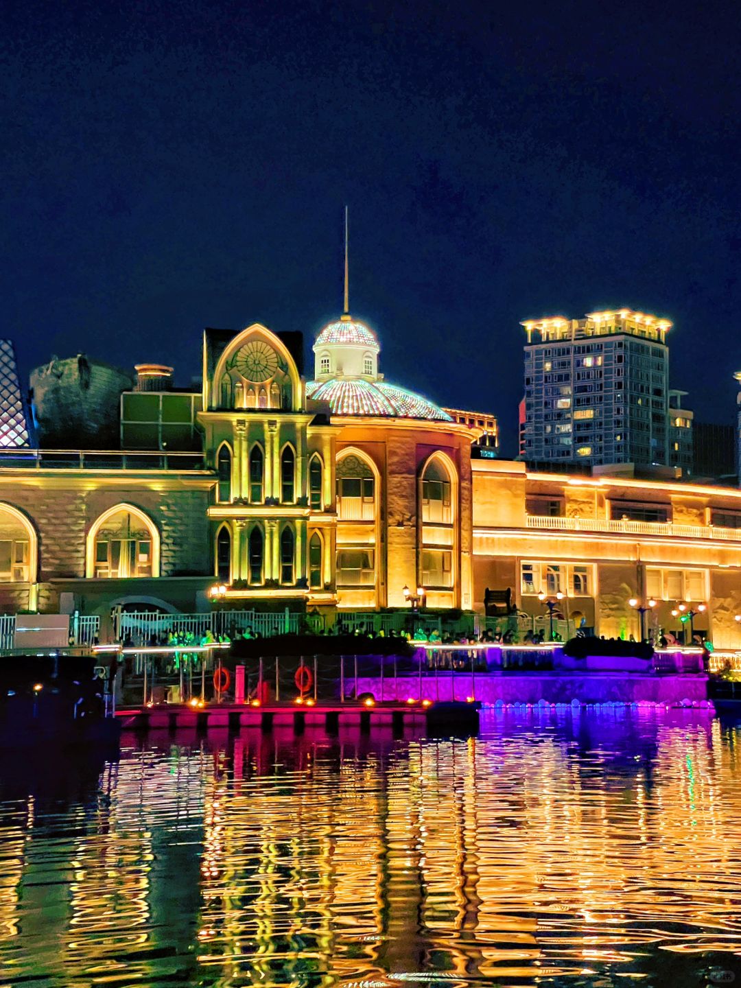 Beijing/Tianjin-Take a boat ride on the Lancang River in Beijing to enjoy the night view!