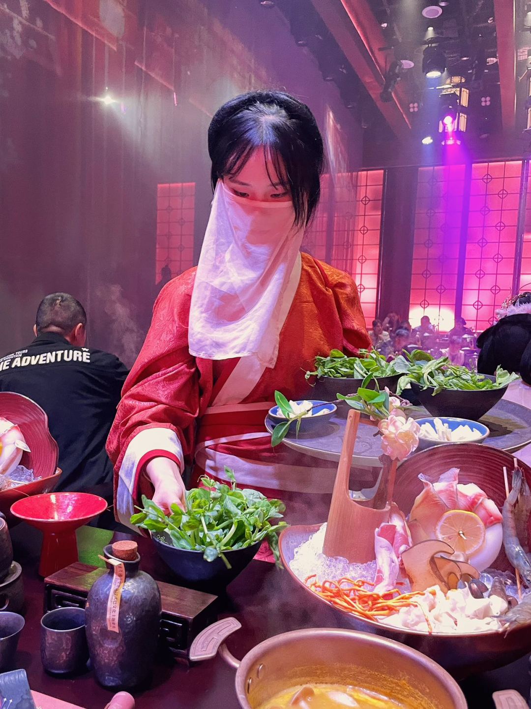 Chengdu/Chongqing-Chongqing Hualiyan Restaurant is the first panoramic immersive cultural themed dining show in Chongqing!