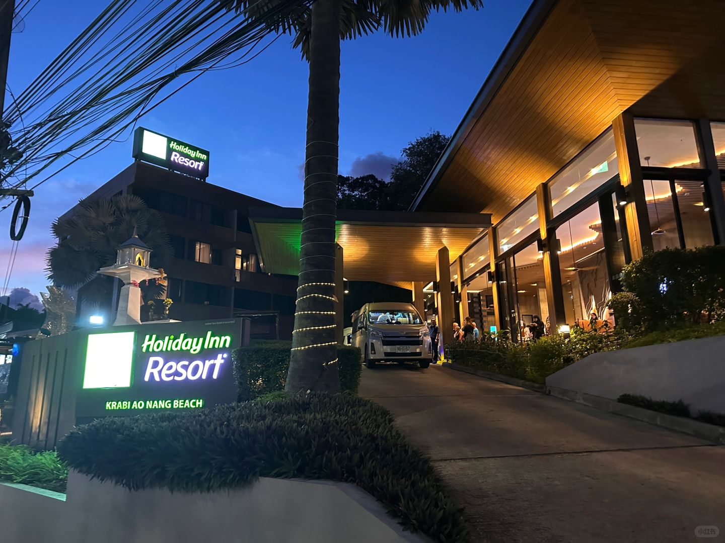 Krabi-Holiday Inn Krabi Ao Nang Beach, with restaurants, shops and supermarkets, great location