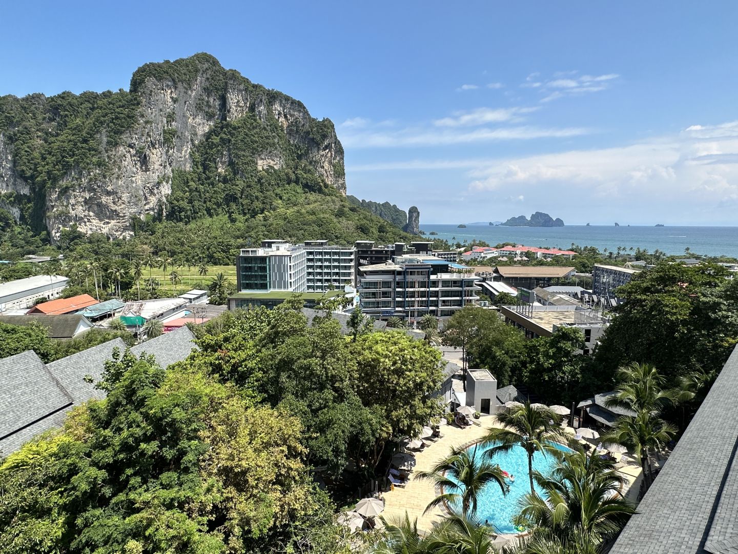 Krabi-Holiday Inn Krabi Ao Nang Beach, with restaurants, shops and supermarkets, great location