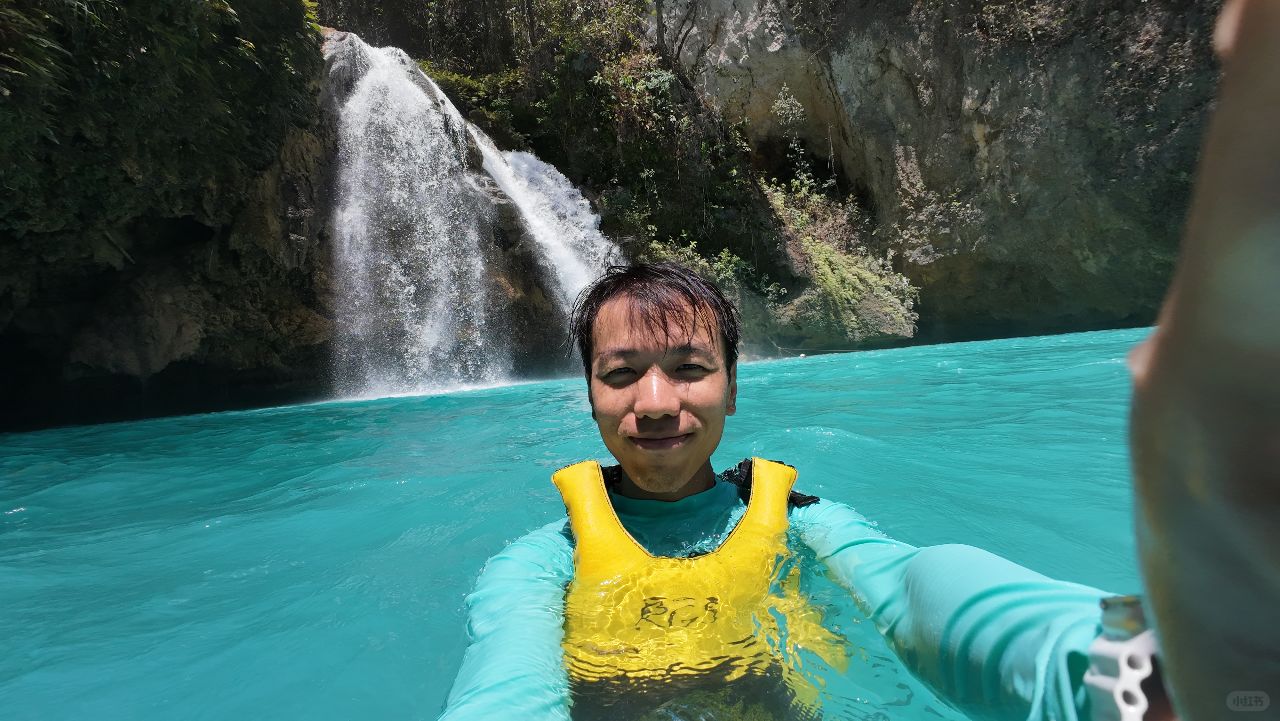 Cebu-The Philippines is a great place for tourism. Watch the sardine storm in Oslob, Cebu ﻿