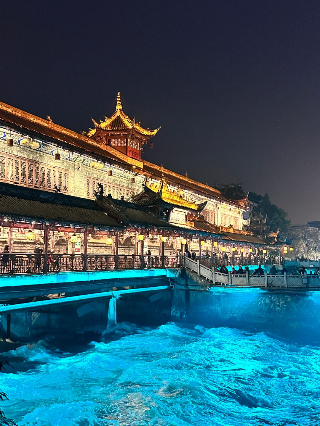 Chengdu/Chongqing-Dujiangyan Irrigation Project, Chengdu, the river is fluorescent blue, very beautiful!