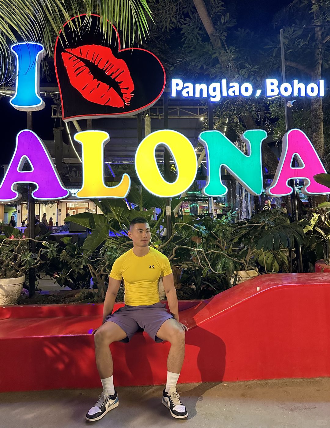 Clark/Angel City-Bohol travel notes, Alona Beach gathers food, massage shops and entertainment activities