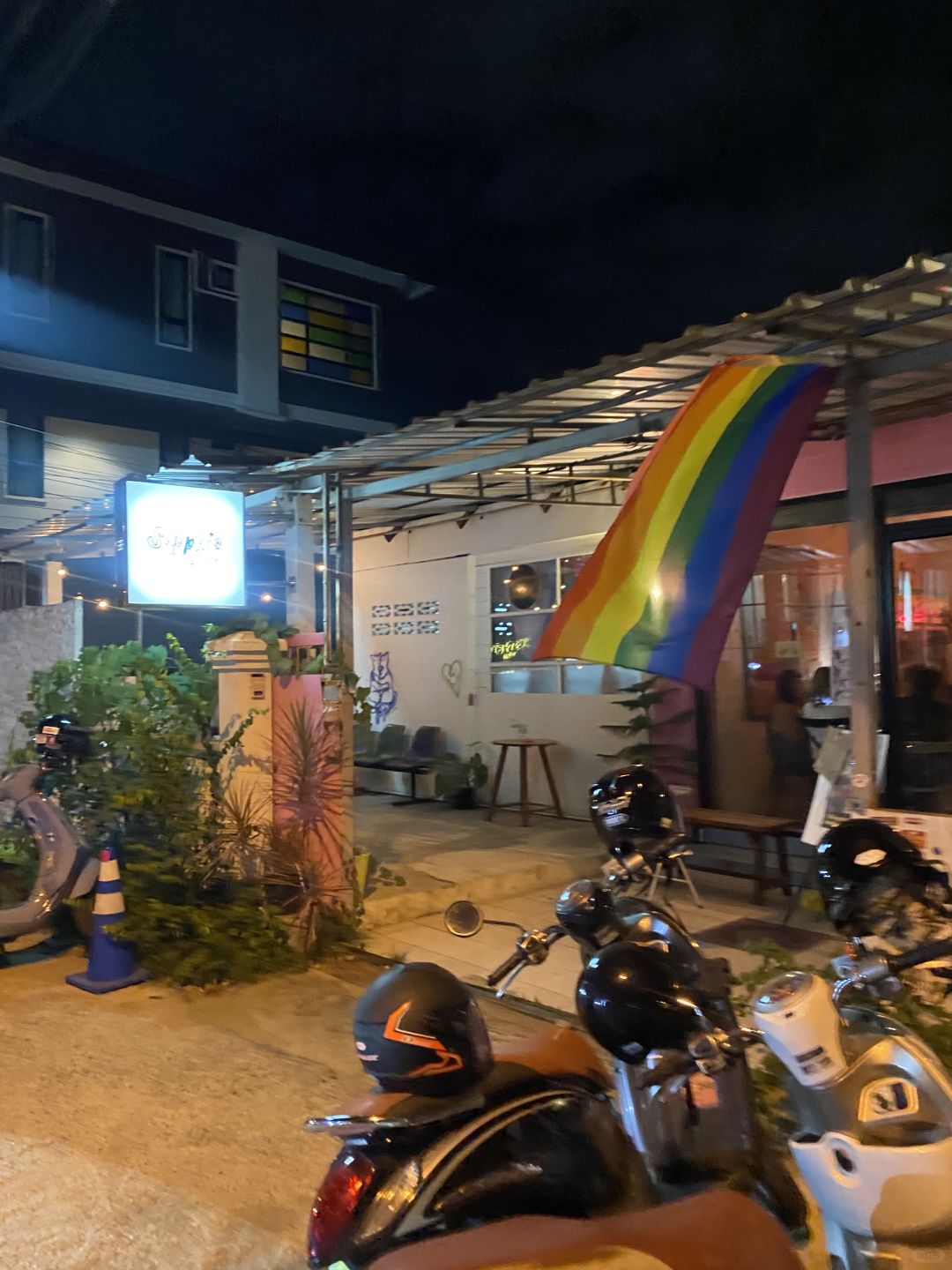 Chiang Mai-Chiang Mai Nightlife Sapphic riot Bar🌈, we share each other, everyone is friendly and greets