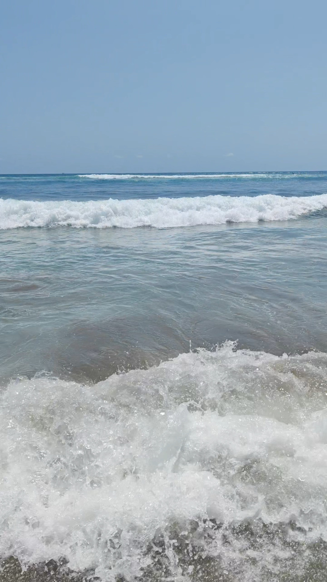 Bali-If you travel to Bali, I only give one suggestion, that is, don't go to Jerman Beach in Kuta