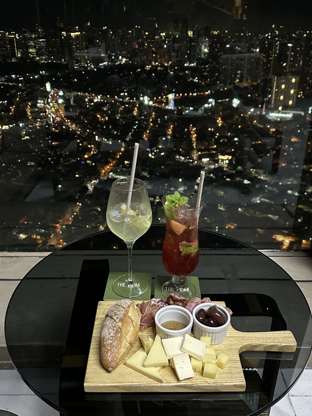 Manila/Luzon-The Peak Bar on the 60th floor of BGC Manila, five-star relaxation and enjoyment