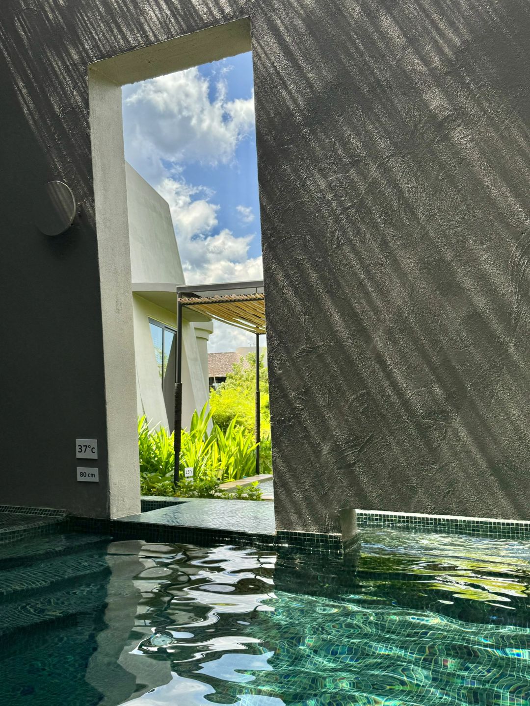 Krabi-Krabi Varana Hotel Spa massage, the outdoor pool looks great under the sunshine