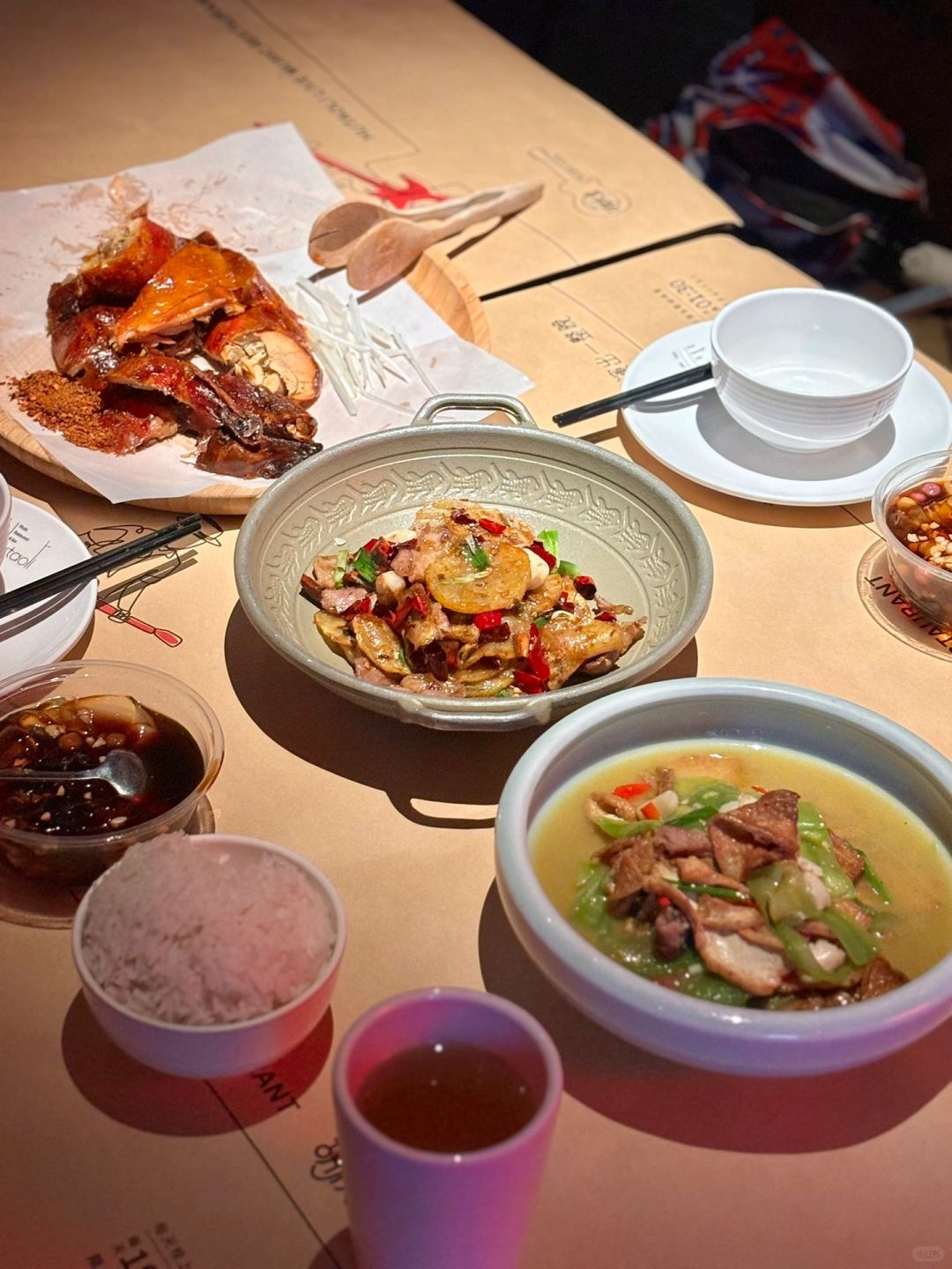 Changsha-Changsha Walnut Restaurant integrates food, wine, music, and performances!