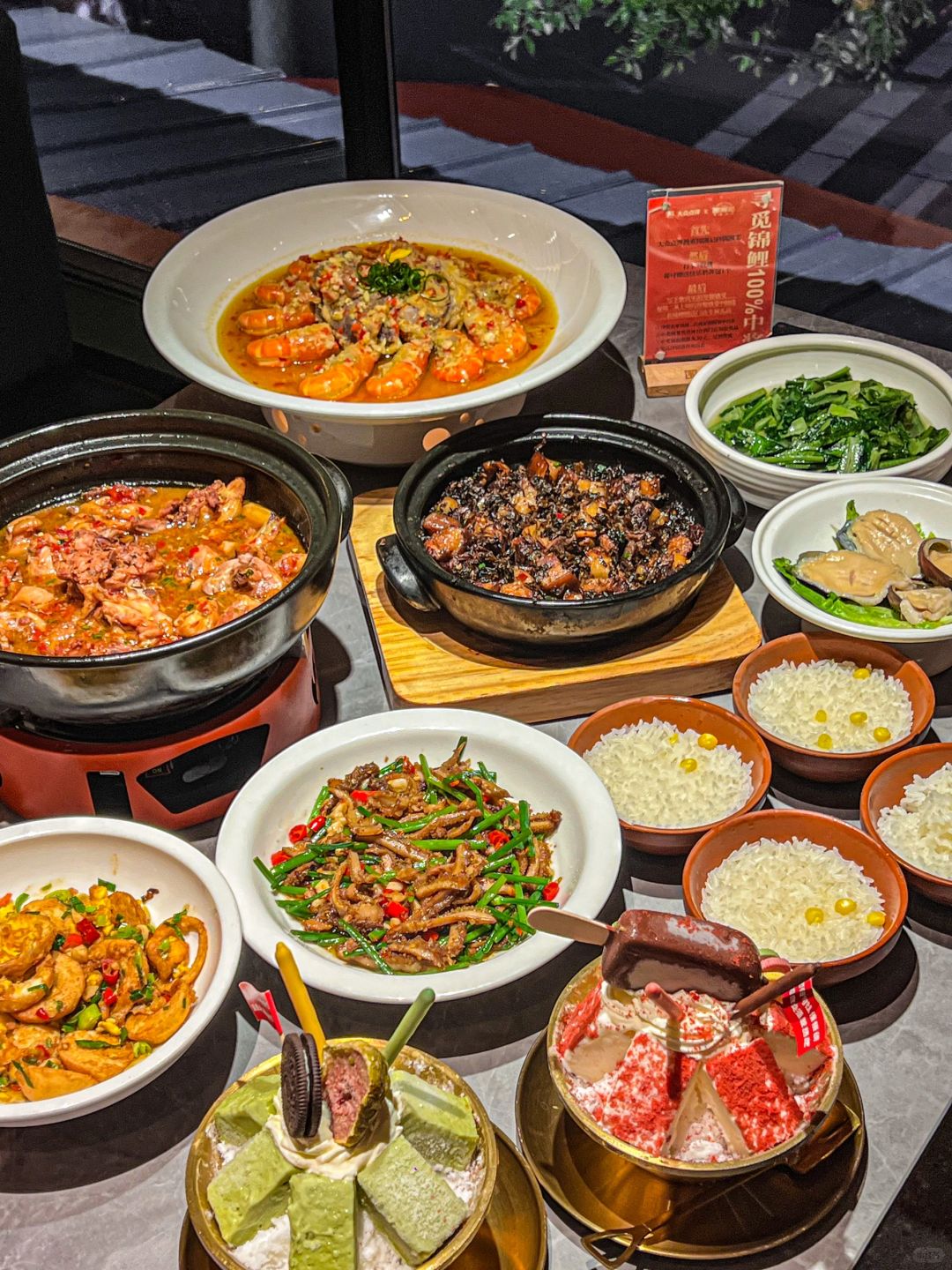 Changsha-Hunan Guoxiangji Restaurant is almost entirely staffed by locals!