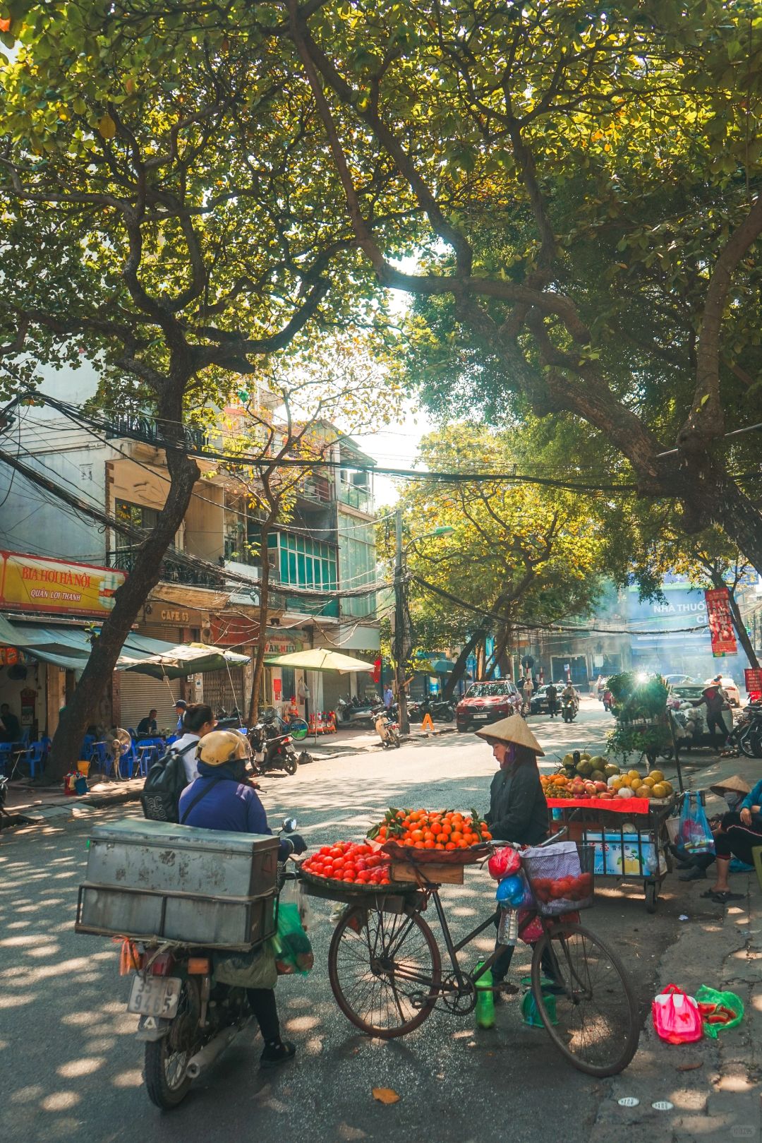 Hanoi-Travel and shop in Thang Long Ancient Town and Sanshiliuhang Street in Hanoi, Vietnam