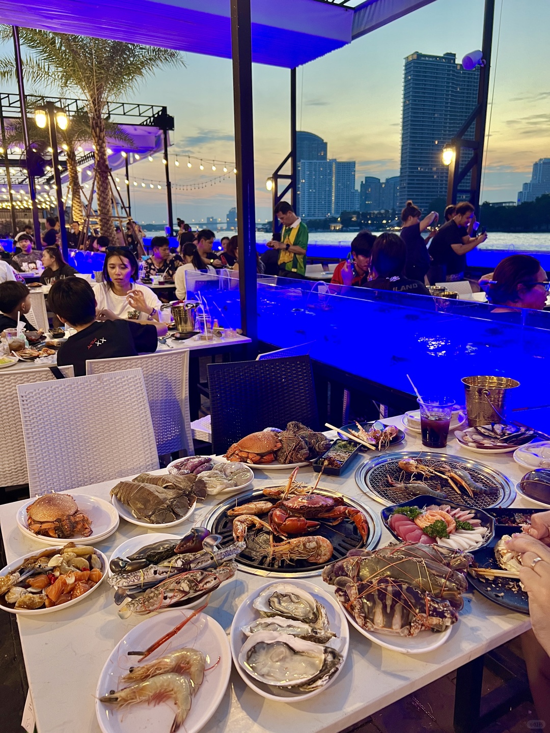 Bangkok-Bangkok Chao Phraya River, only $15, live shrimp seafood buffet Kodtalay The Riverfront