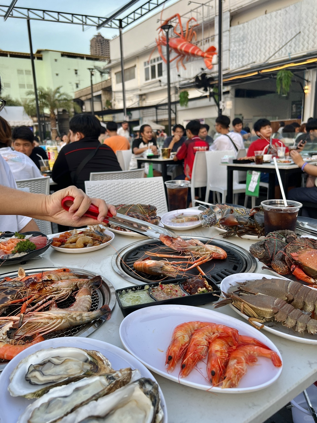 Bangkok-Bangkok Chao Phraya River, only $15, live shrimp seafood buffet Kodtalay The Riverfront