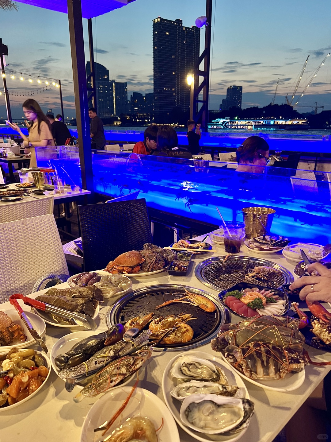 Bangkok-Bangkok Chao Phraya River, only $15, live shrimp seafood buffet Kodtalay The Riverfront