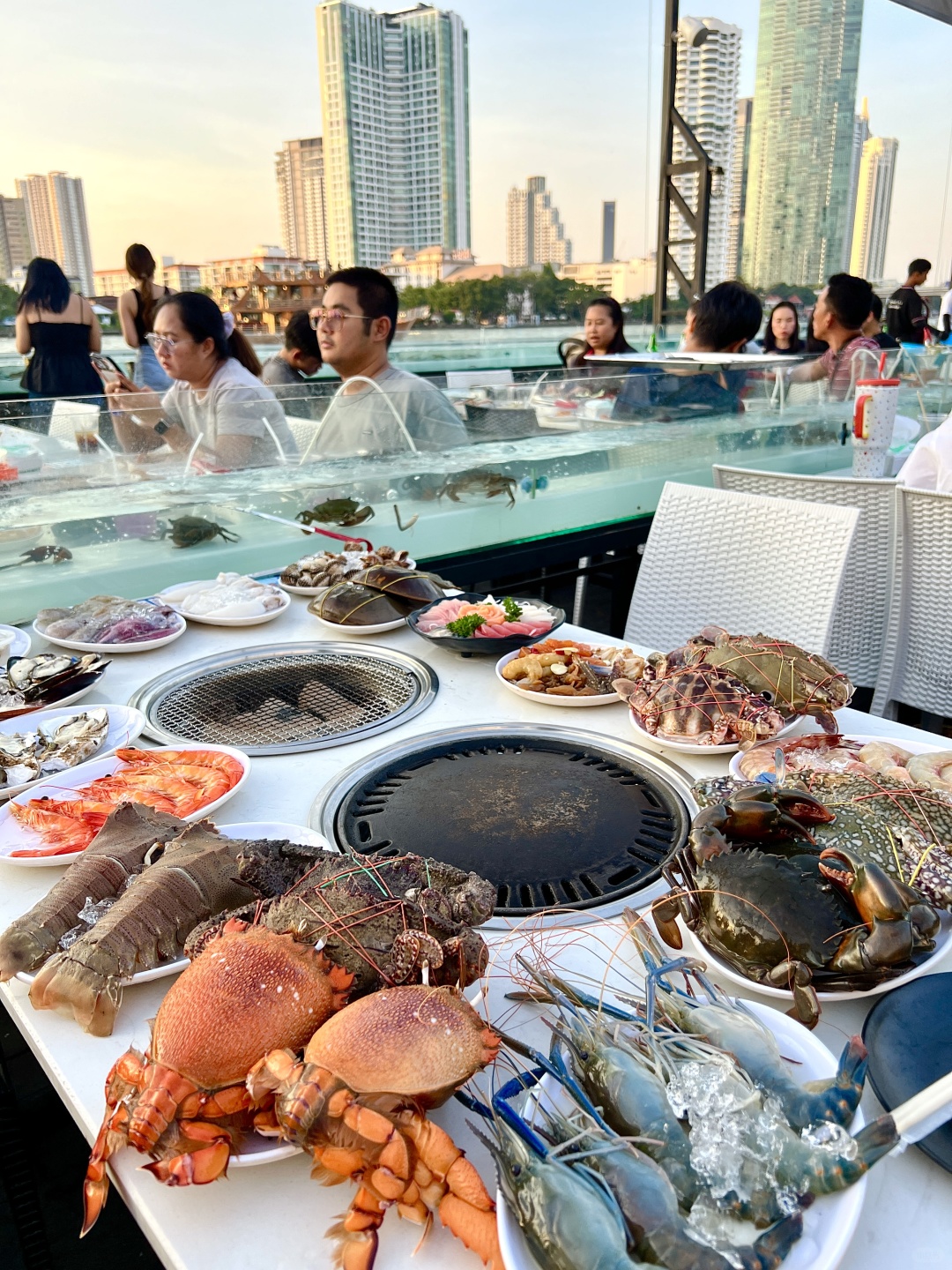 Bangkok-Bangkok Chao Phraya River, only $15, live shrimp seafood buffet Kodtalay The Riverfront