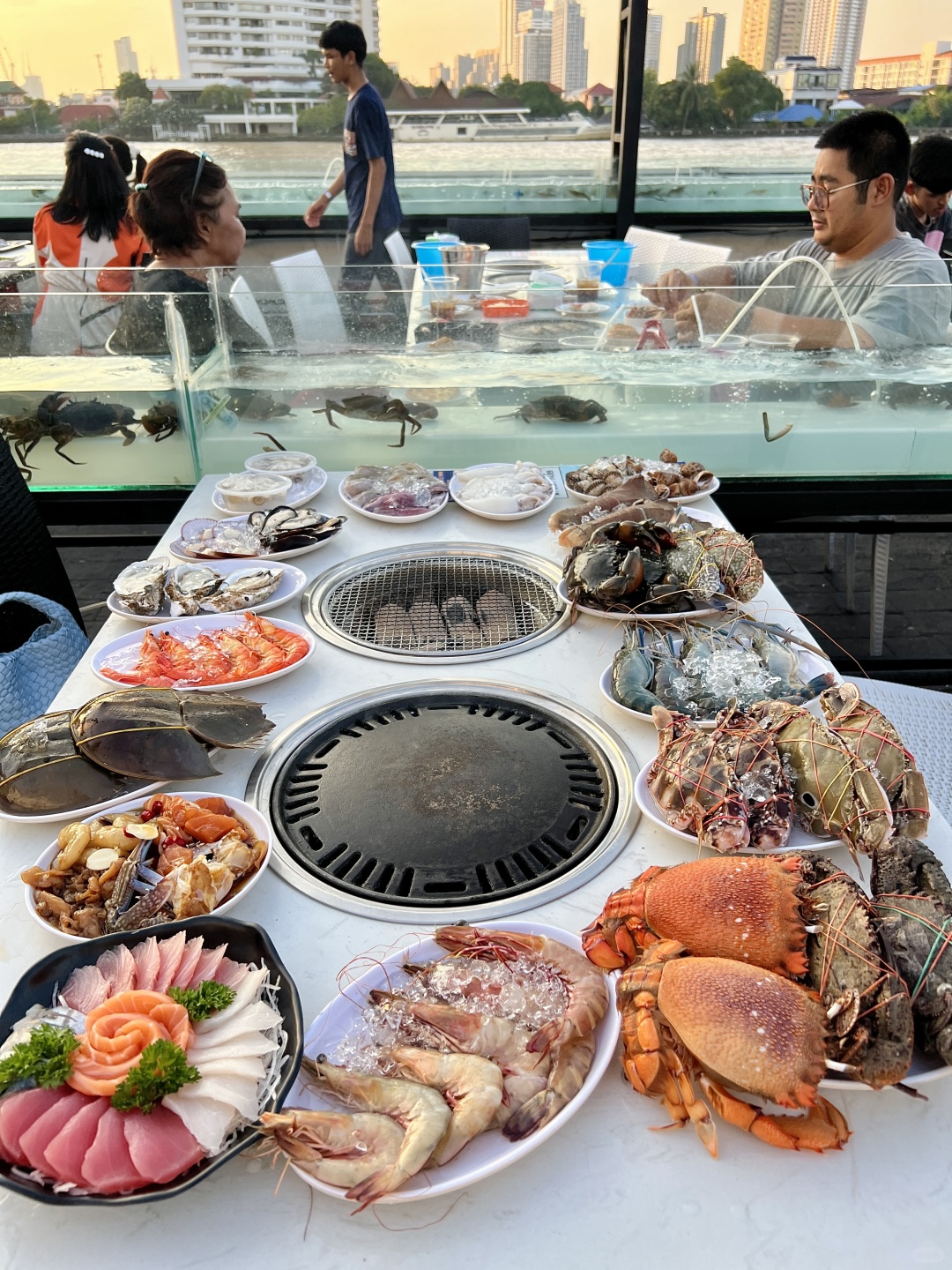 Bangkok-Bangkok Chao Phraya River, only $15, live shrimp seafood buffet Kodtalay The Riverfront