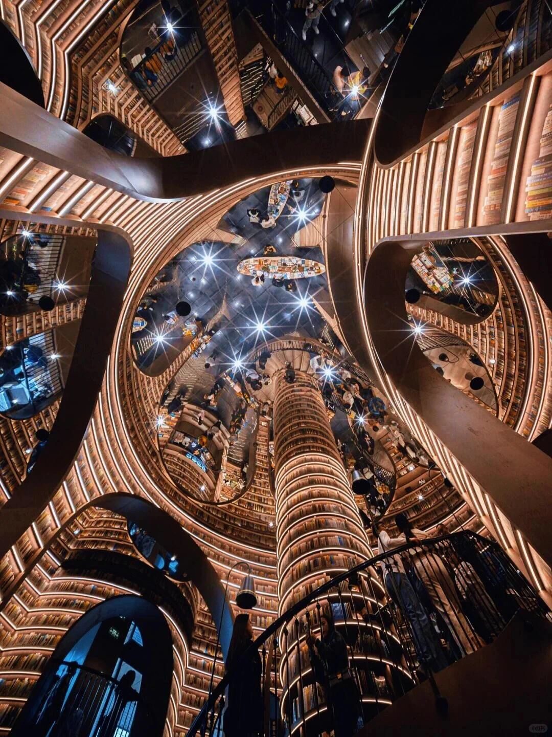 Chengdu/Chongqing-Dujiangyan Irrigation Project, Chengdu, with all kinds of staggered spiral stairs, is shocking!