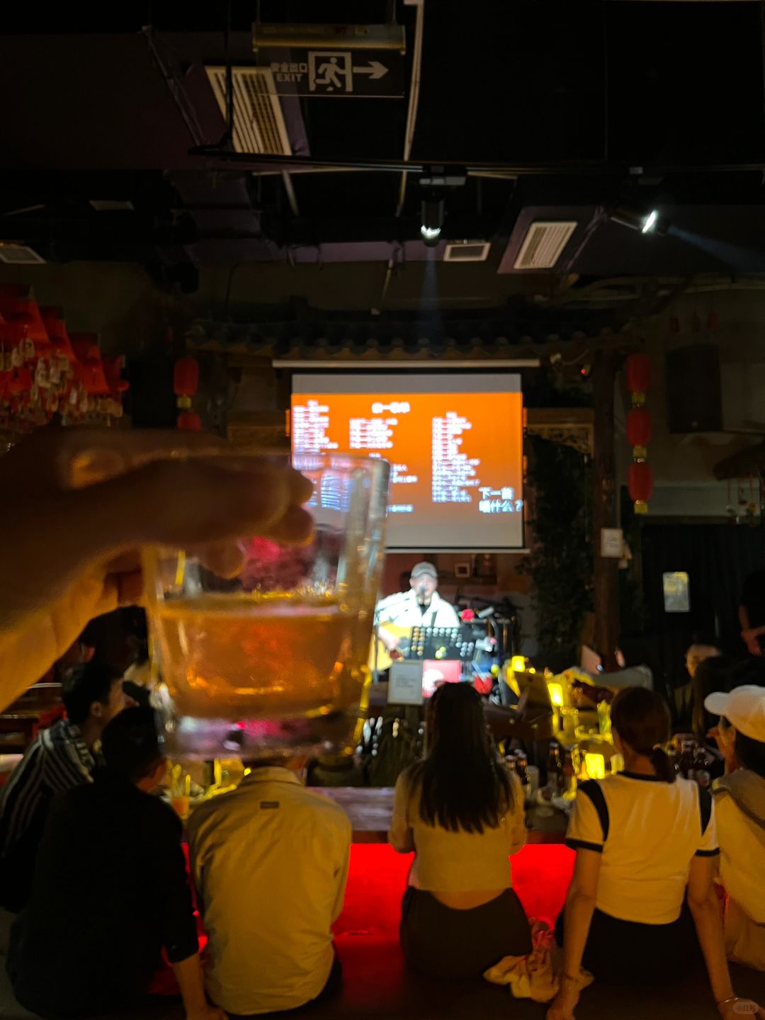 Chengdu/Chongqing-Chengdu Tangyao Bar has singers singing live every day, which sounds great!