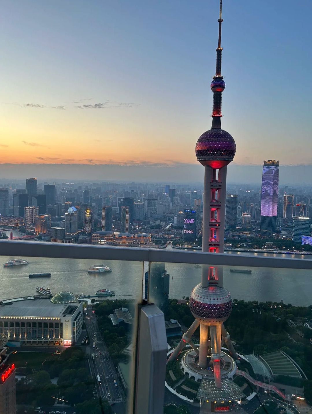 Shanghai/Hangzhou-The Carlton Hotel Shanghai boasts stunning city skyline views!