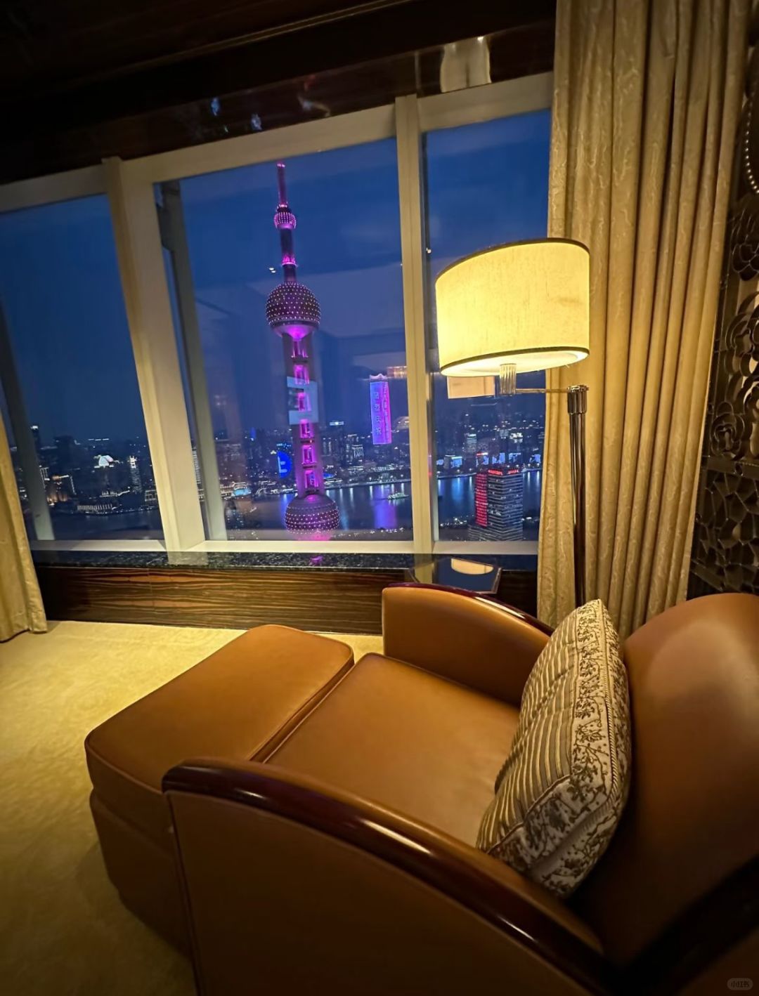 Shanghai/Hangzhou-The Carlton Hotel Shanghai boasts stunning city skyline views!