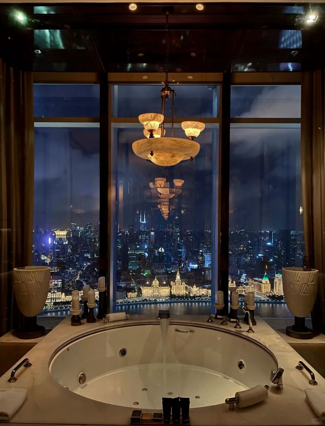 Shanghai/Hangzhou-The Carlton Hotel Shanghai boasts stunning city skyline views!