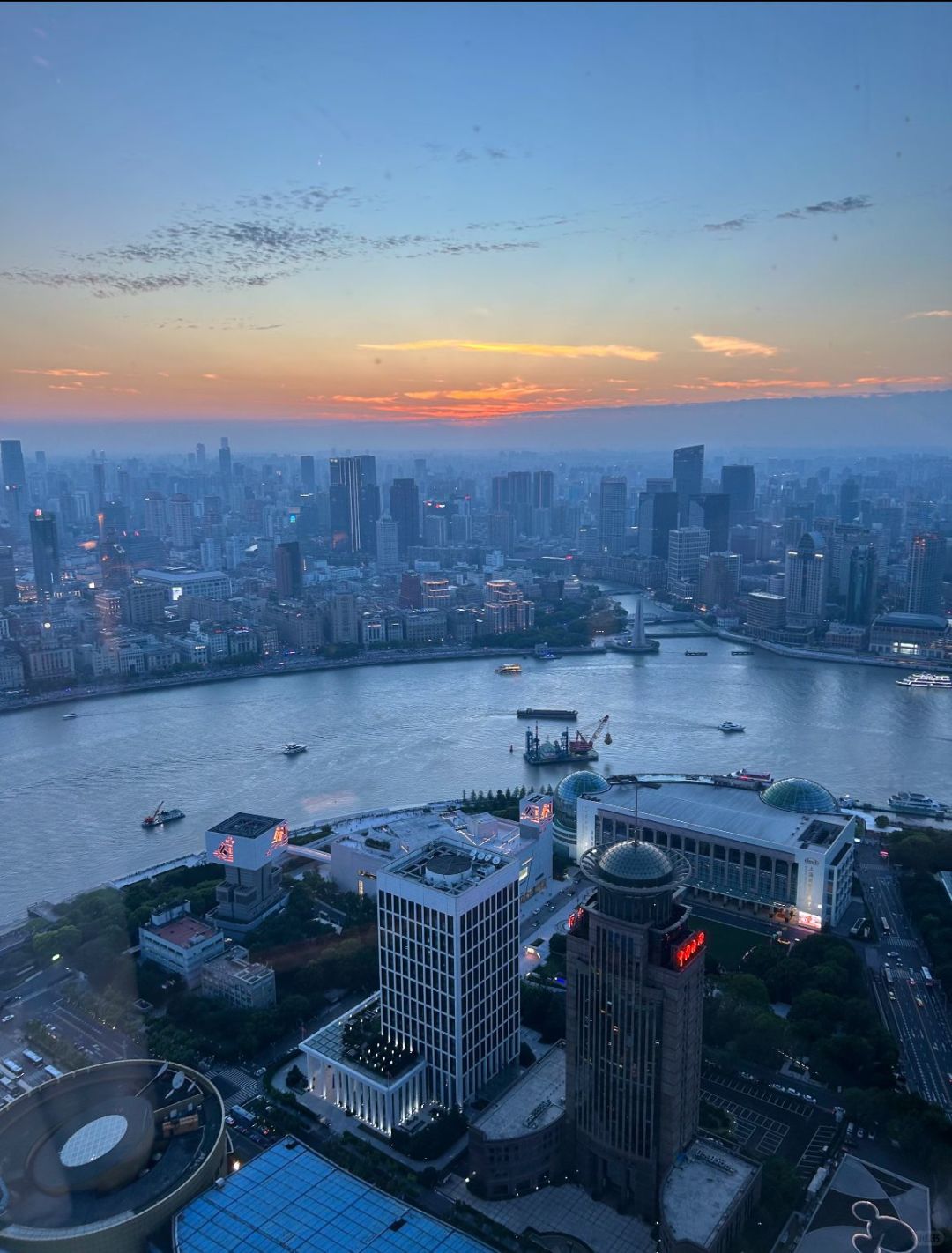 Shanghai/Hangzhou-The Carlton Hotel Shanghai boasts stunning city skyline views!