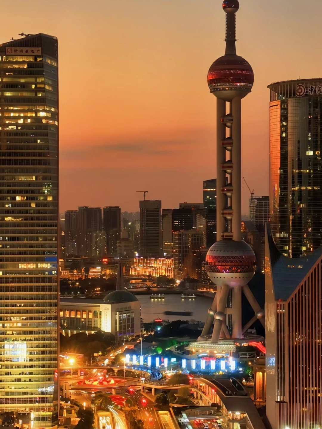 Shanghai/Hangzhou-Bulgari Hotel Shanghai, panoramic french window, can enjoy the beautiful night view of Huangpu River