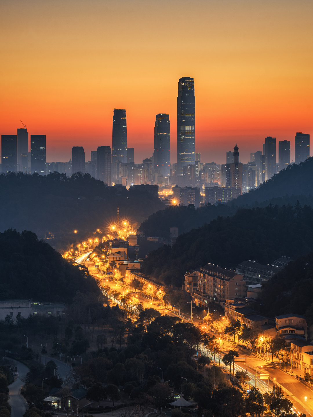 Changsha-In Changsha, I captured the magnificent scenery of sunset and city cars, so lucky!