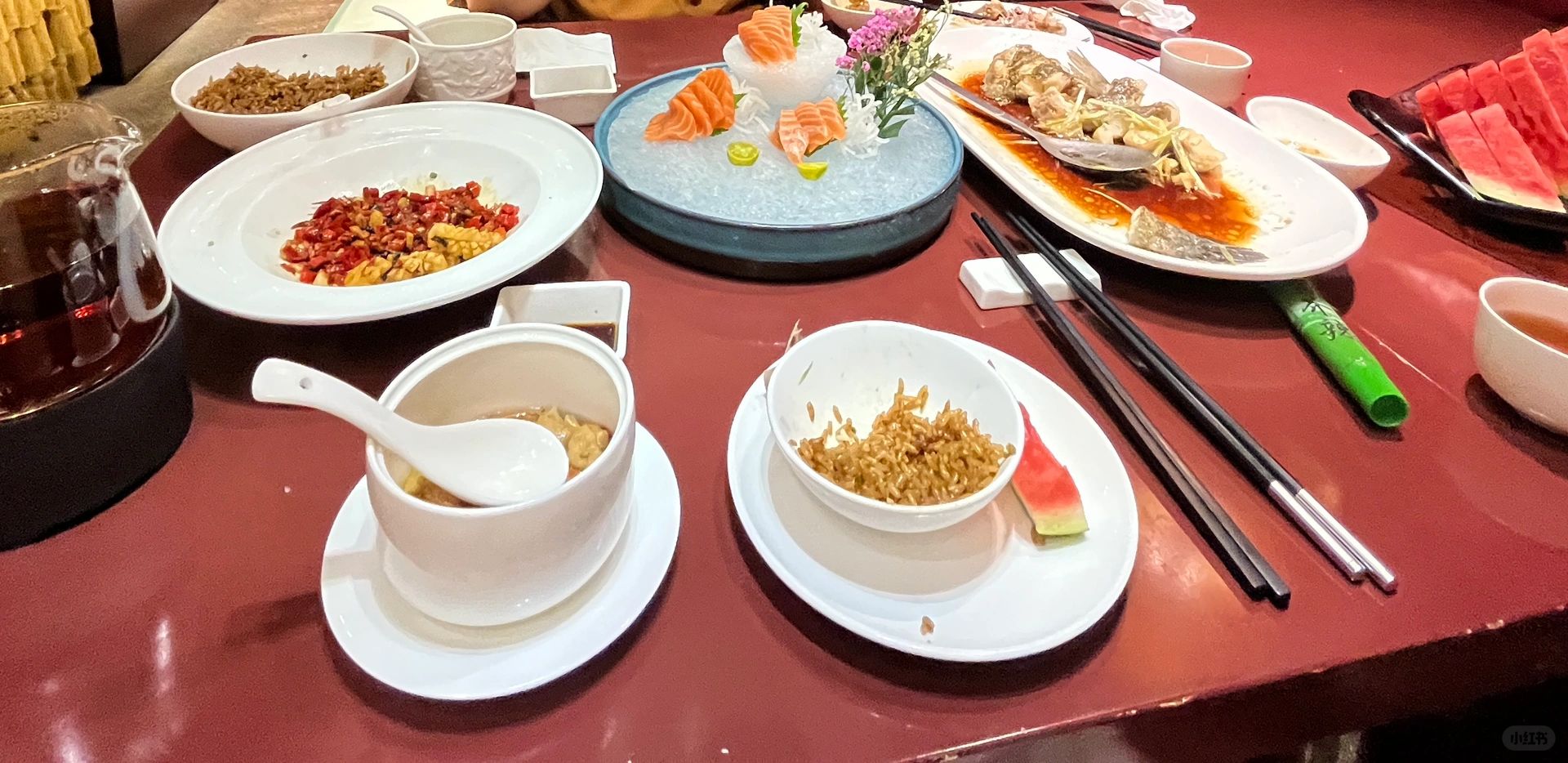 Changsha-Changsha Xuji Seafood Restaurant has different quality ingredients, but the waiters are very good!