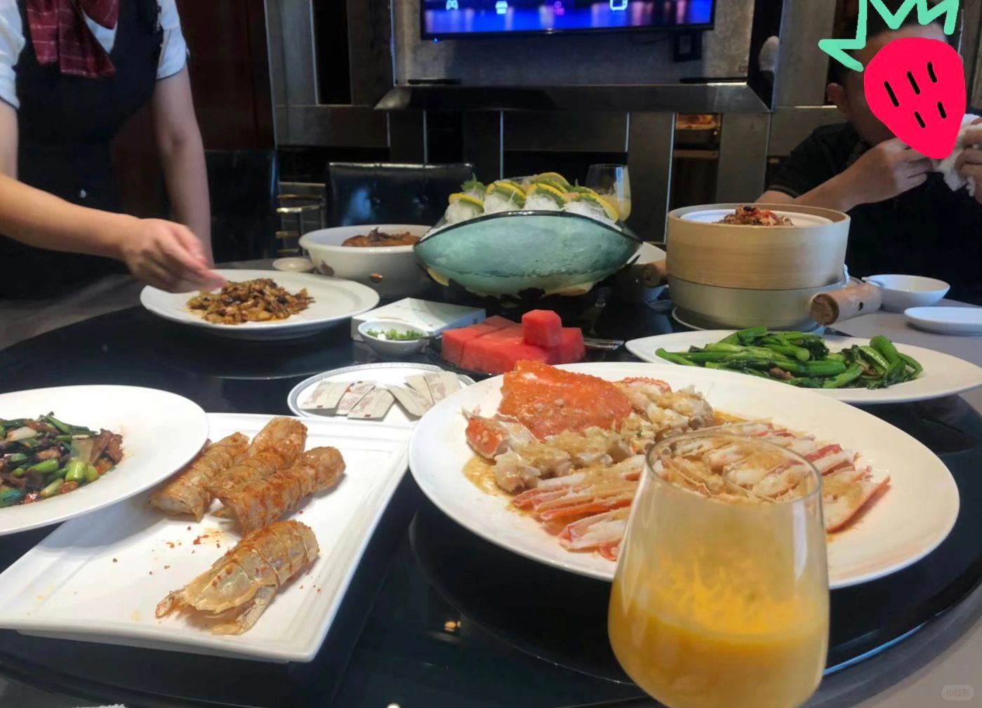 Changsha-Changsha Xuji Seafood Restaurant has different quality ingredients, but the waiters are very good!