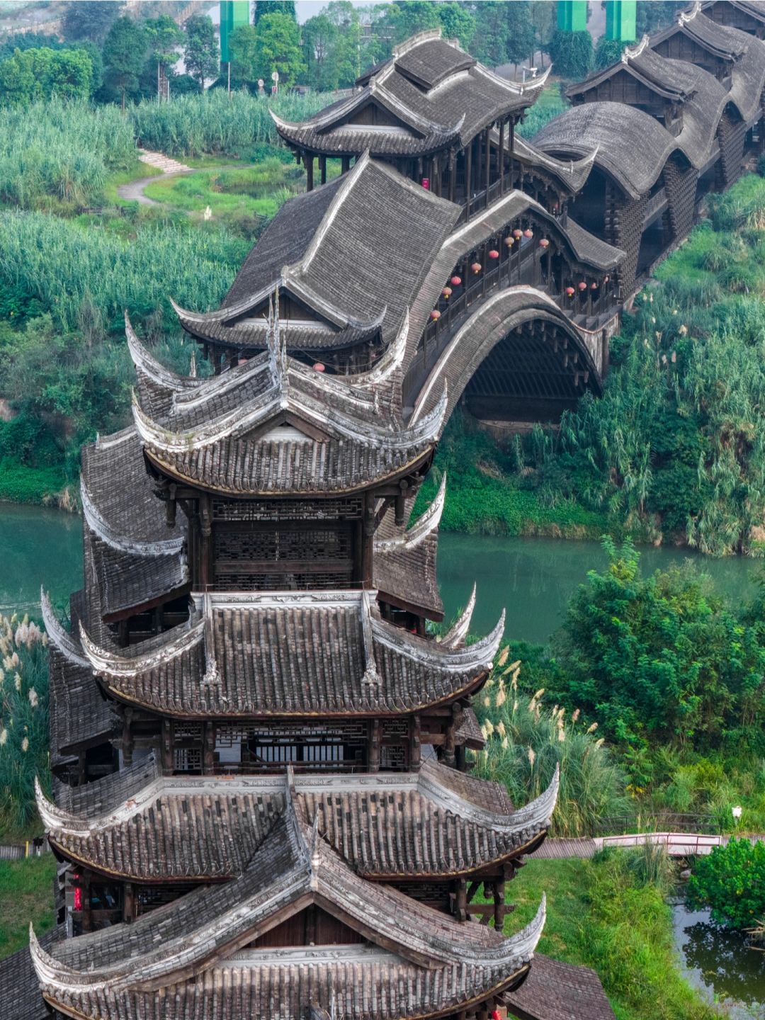 Chengdu/Chongqing-Lishui Ancient Town in Chongqing has the "world's first wind and rain covered bridge", which is very spectacular!