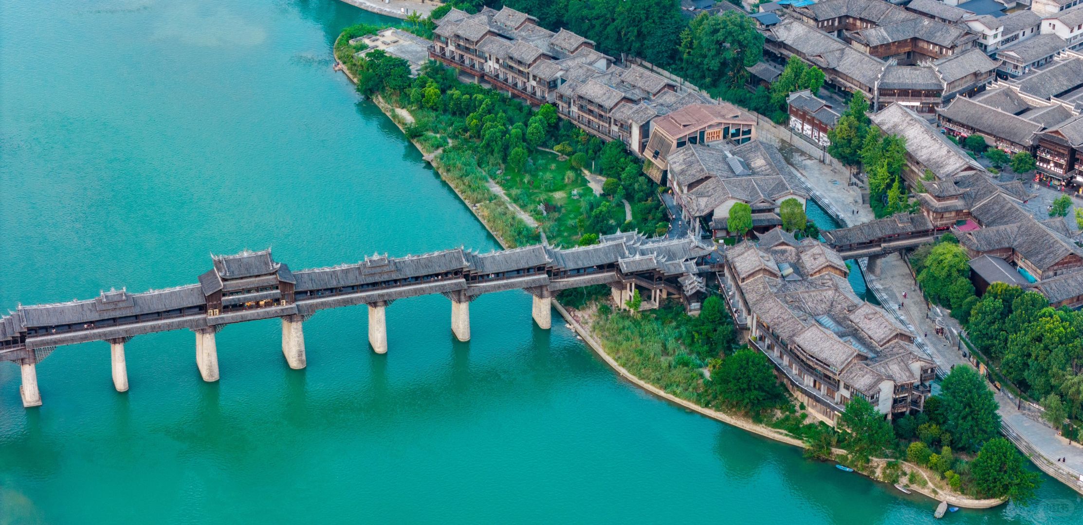 Chengdu/Chongqing-Lishui Ancient Town in Chongqing has the "world's first wind and rain covered bridge", which is very spectacular!