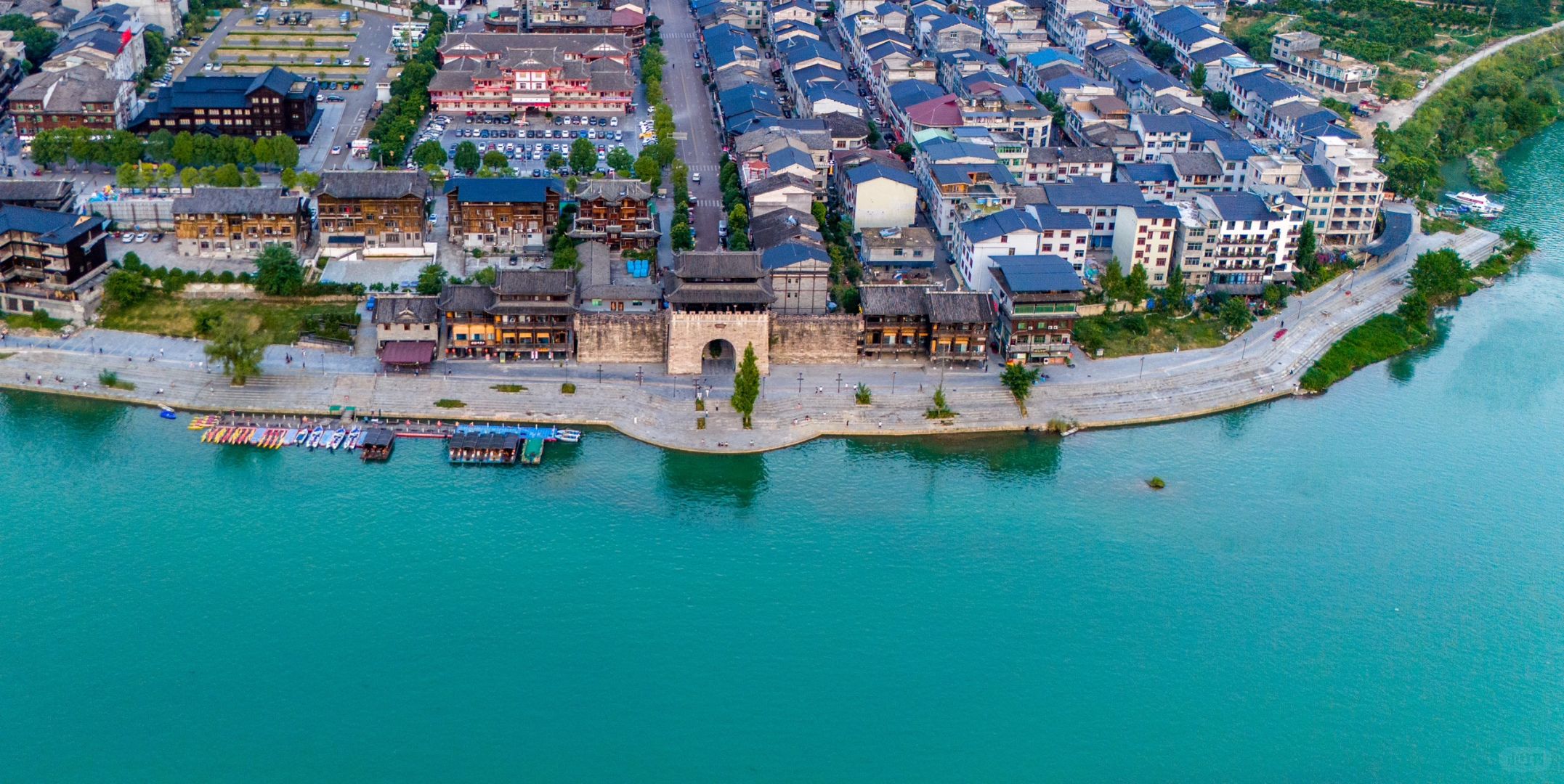 Chengdu/Chongqing-Lishui Ancient Town in Chongqing has the "world's first wind and rain covered bridge", which is very spectacular!