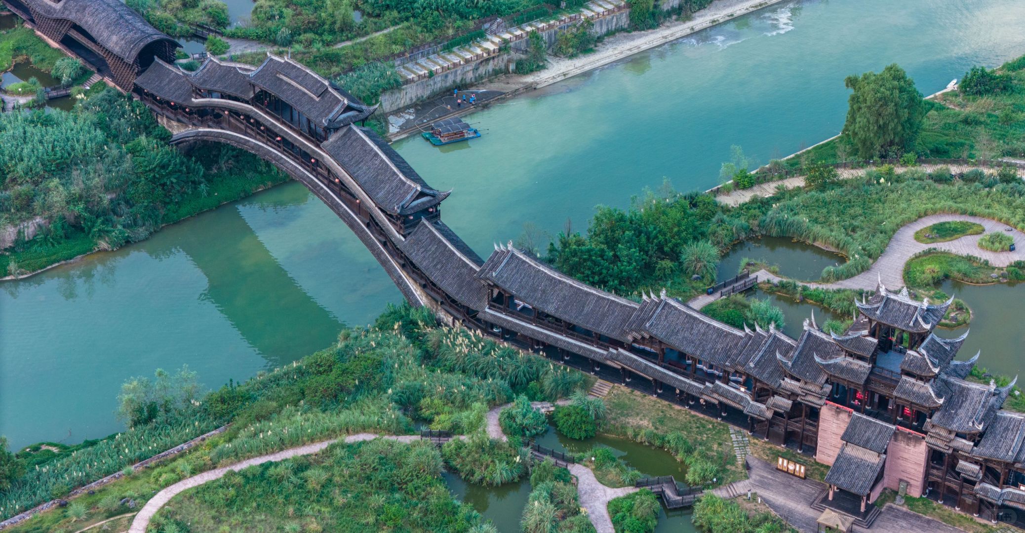 Chengdu/Chongqing-Lishui Ancient Town in Chongqing has the "world's first wind and rain covered bridge", which is very spectacular!