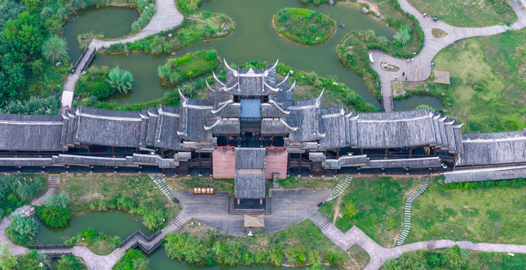 Chengdu/Chongqing-Lishui Ancient Town in Chongqing has the "world's first wind and rain covered bridge", which is very spectacular!