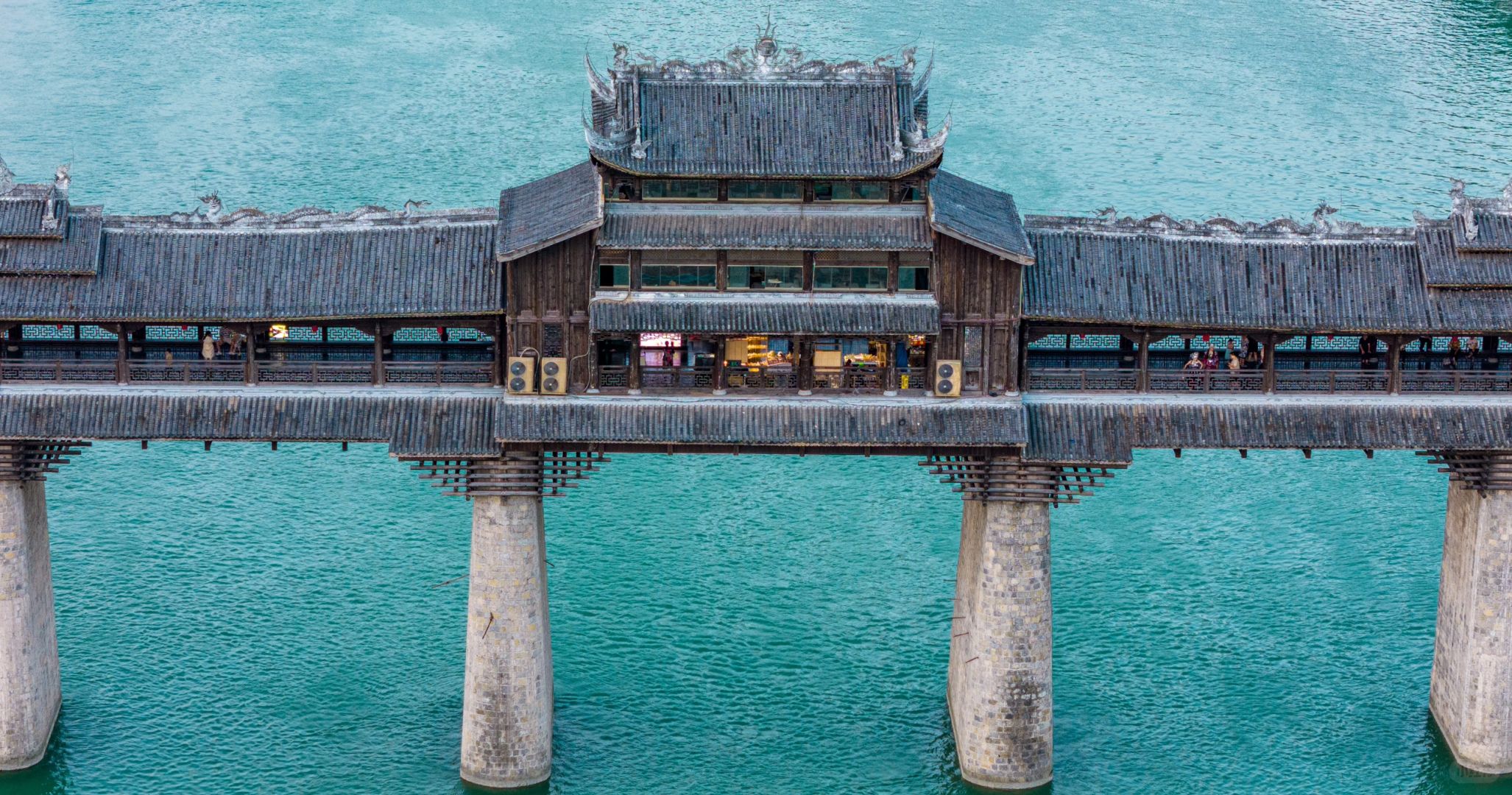 Chengdu/Chongqing-Lishui Ancient Town in Chongqing has the "world's first wind and rain covered bridge", which is very spectacular!