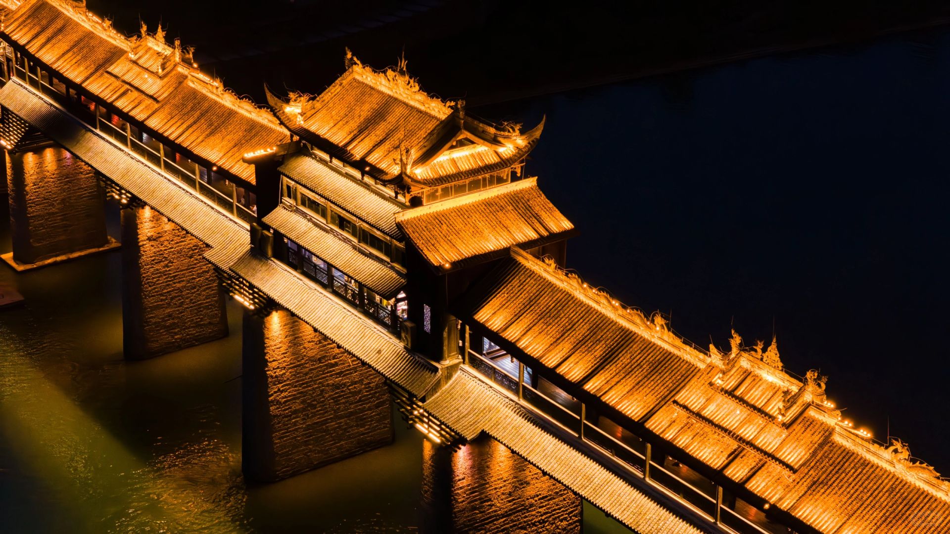 Chengdu/Chongqing-Lishui Ancient Town in Chongqing has the "world's first wind and rain covered bridge", which is very spectacular!