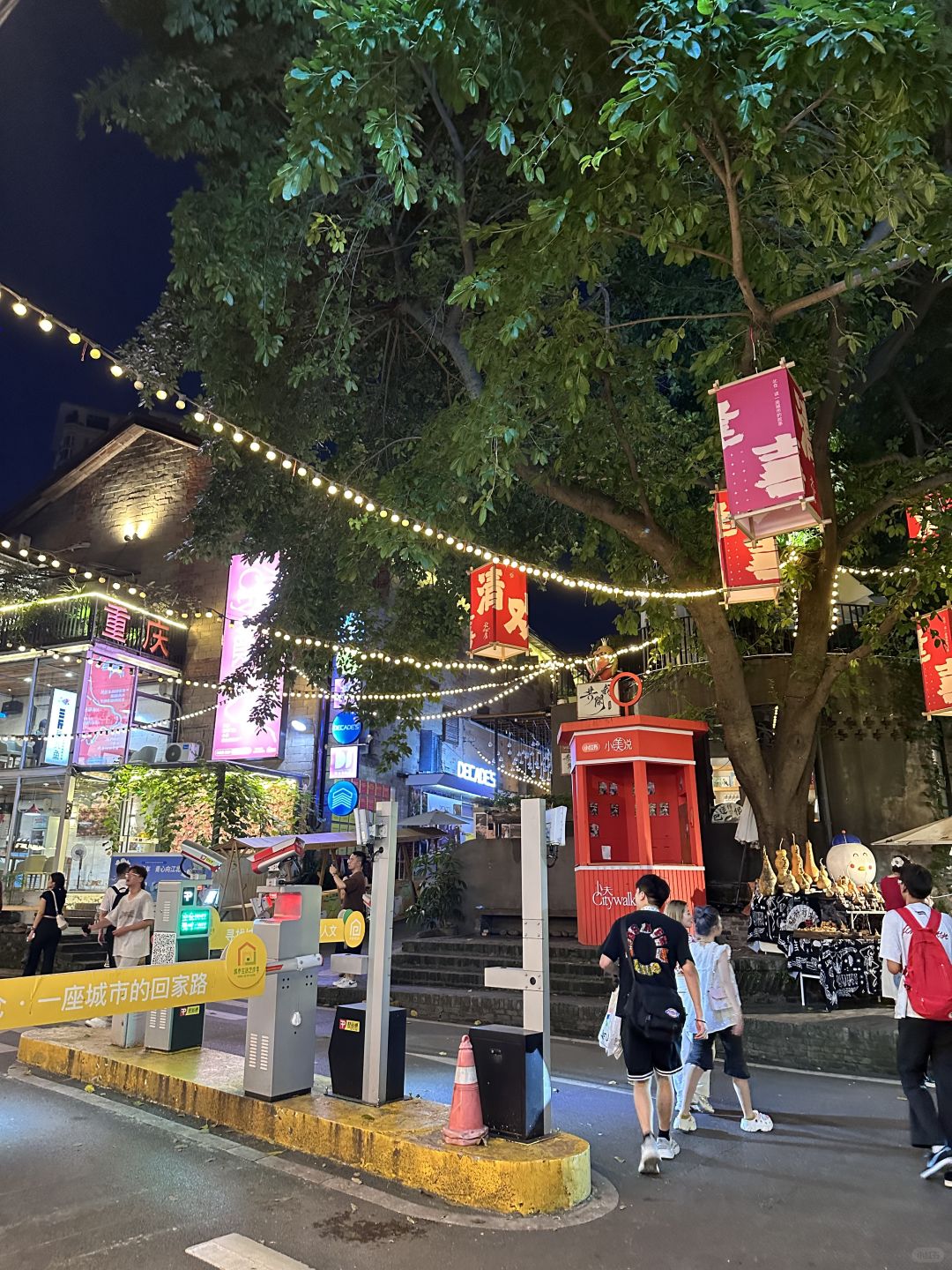 Chengdu/Chongqing-Chongqing Xiahuli Old Street is beautiful both day and night, with a strong atmosphere!