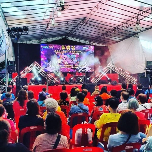 Singapore-Free dance show in Singapore during the seventh lunar month, performance for the dead