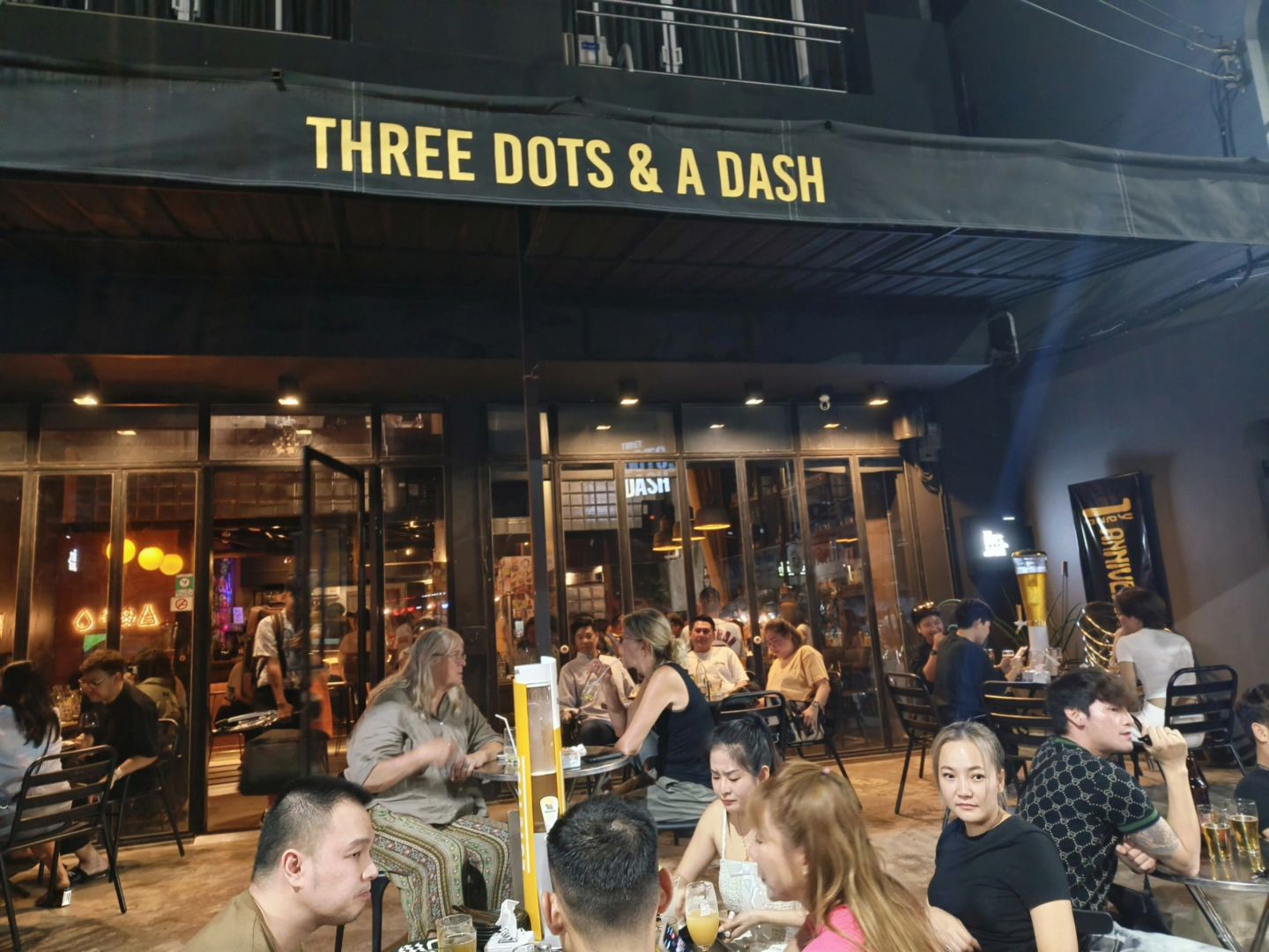 Hua Hin-Three Dots & A Dash is the favorite bar for young boys and girls in Huahin, Thailand