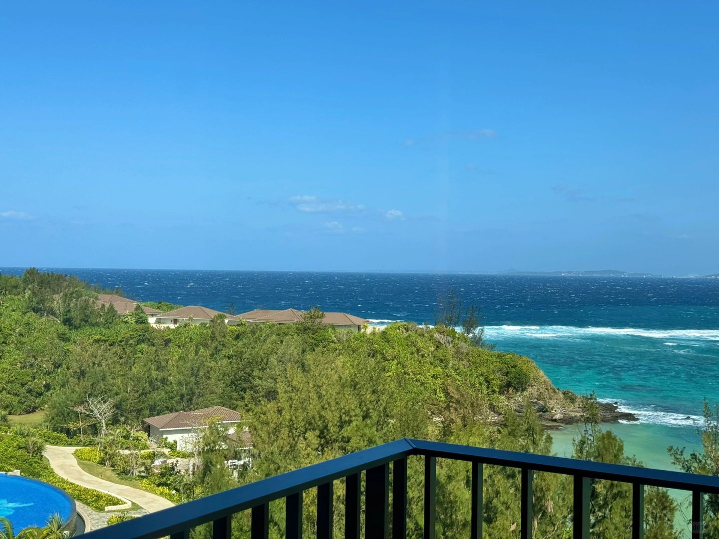 Okinawa-Halekulani Hotel Sea View Room Review, the girls at the diving center are patient and gentle