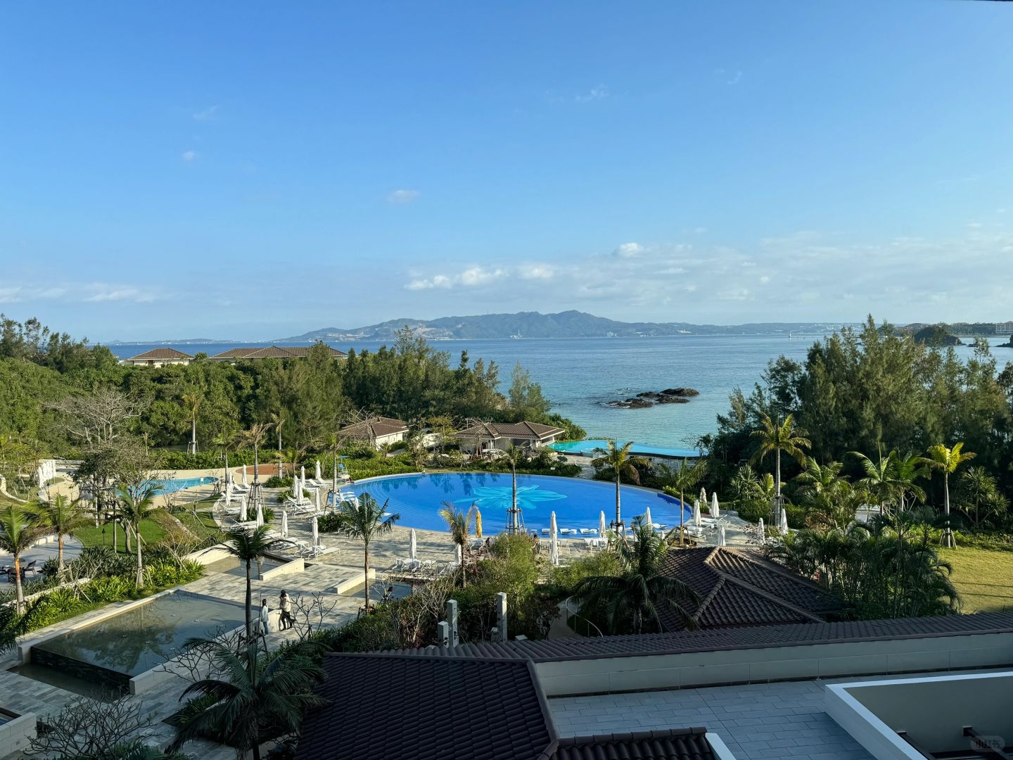 Okinawa-Halekulani Hotel Sea View Room Review, the girls at the diving center are patient and gentle