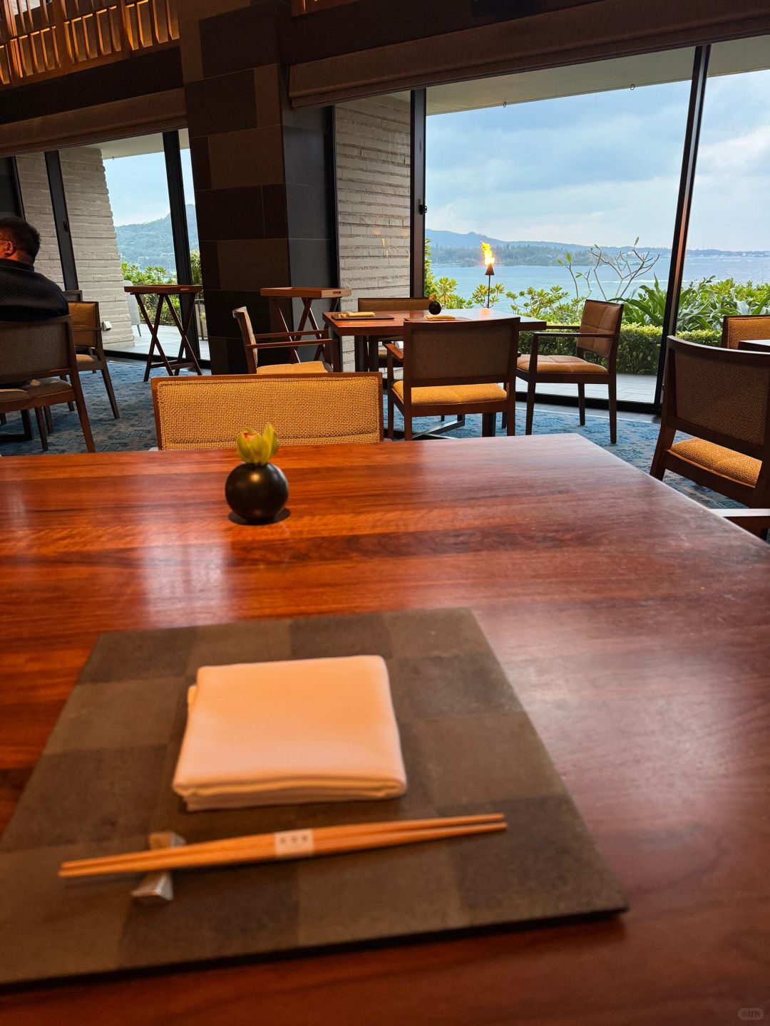 Okinawa-Halekulani Hotel Sea View Room Review, the girls at the diving center are patient and gentle