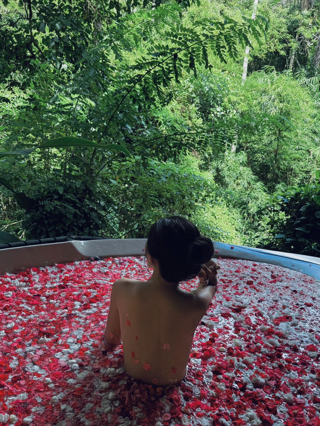 Bali-Mekar Ubud Jungle Spa Bali, flower petal bath, massage center in kclub resort hotel