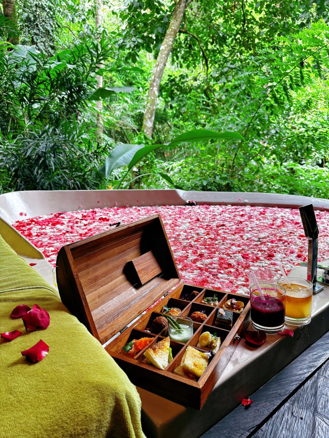 Bali-Mekar Ubud Jungle Spa Bali, flower petal bath, massage center in kclub resort hotel